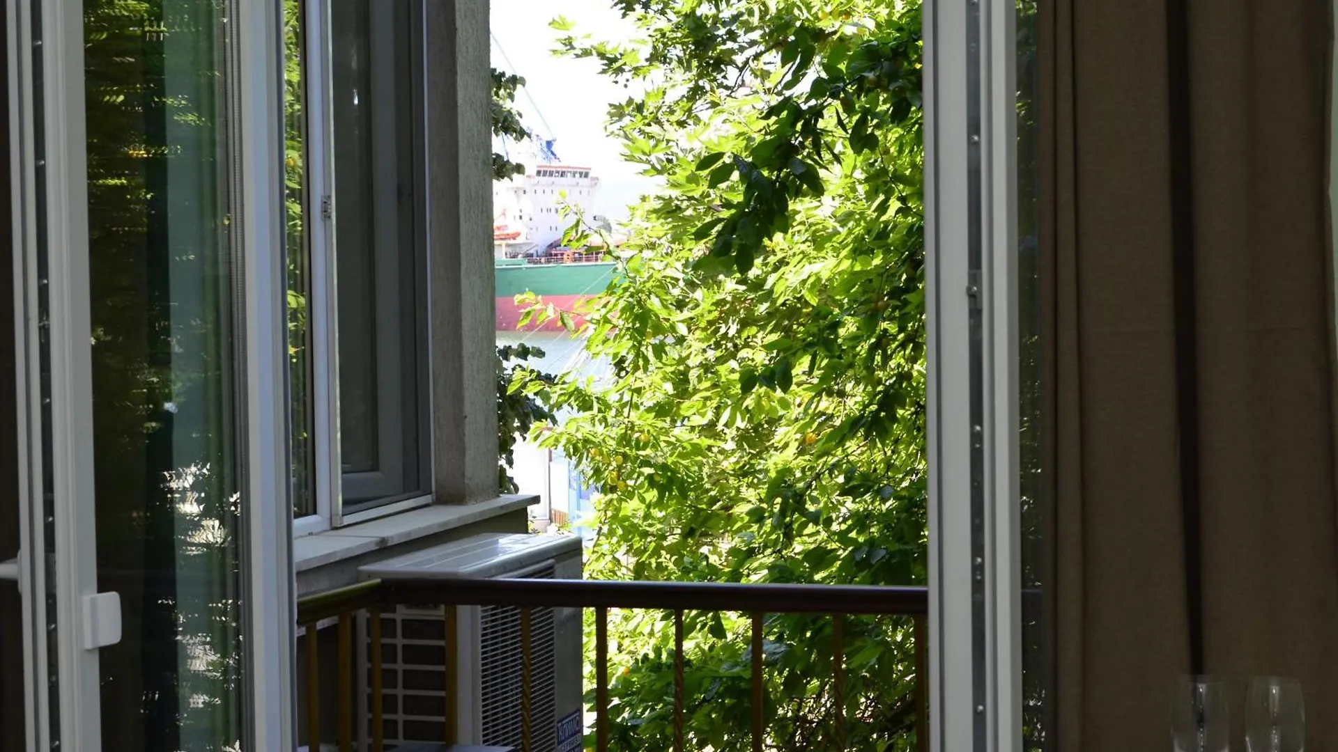 Sea Vibes 1 Bedroom Apartment - Free Public Parking, Wifi, Cable & Smart Tv, 0,9 Km To Beach 바르나